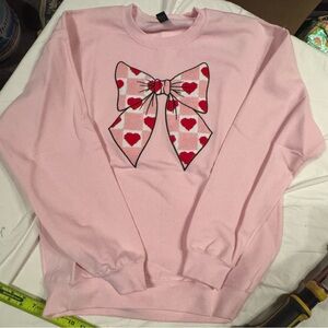 VALENTINES Gildan Pink SweatSHIRT with Heart Bow Design. NWT